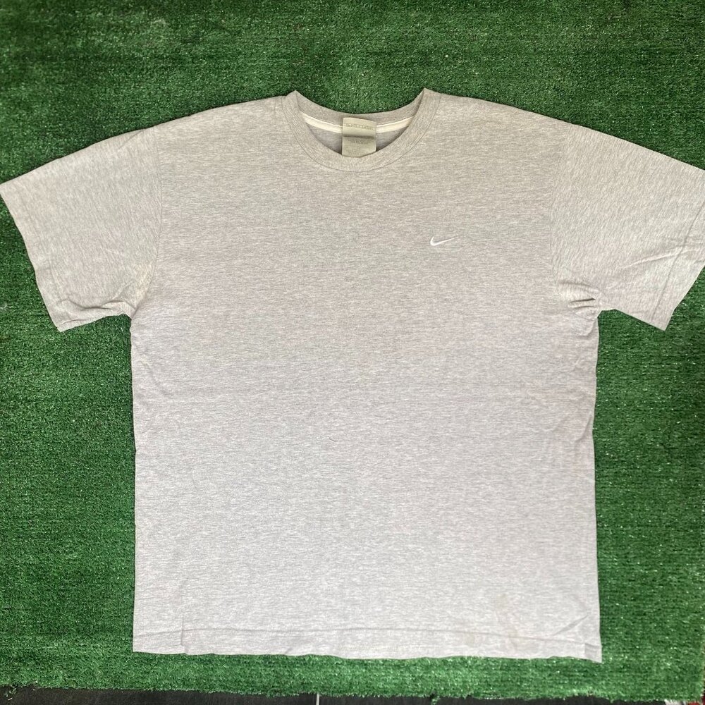 Vintage Y2K Nike Logo Shirt Gray Retro Swoosh Athletic Tee